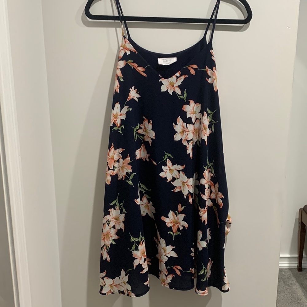 Floral print navy blue sundress. Has pockets! Lined. Size small